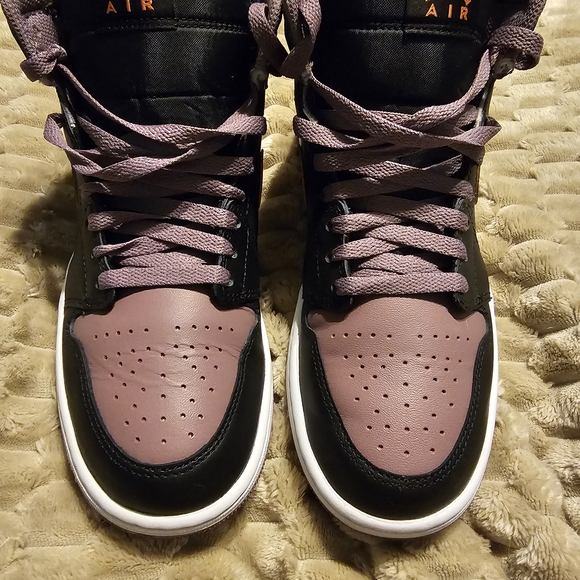 Jordan 1 Mid Black and Purple - Picture 2 of 8